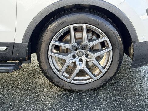 Used 2017 Ford Explorer Platinum image 25