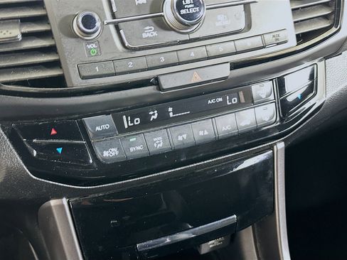 Used 2017 Honda Accord Sport image 21