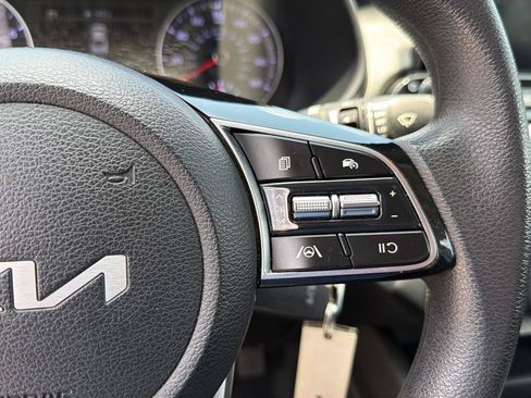 Used 2022 Kia Forte LXS FWD image 22