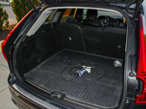 Used 2019 Volvo XC60 T8 Inscription w/ Advanced Package image 32