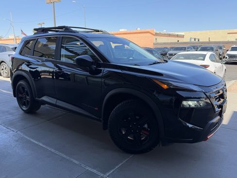 Used 2025 Nissan Rogue SV AWD/4WD image 6