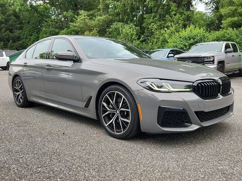 Used 2021 BMW 530i xDrive w/ M Sport Package AWD/4WD image 3