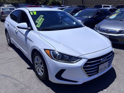 Used 2017 Hyundai Elantra SE FWD image 1