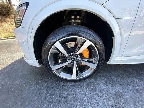Used 2022 Audi e-tron S Premium Plus image 8