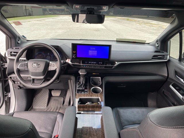 Certified 2025 Toyota Sienna Limited AWD/4WD image 15