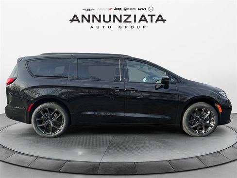 New 2026 Chrysler Pacifica Limited image 6