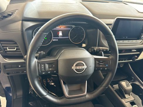 Used 2025 Nissan Rogue SV AWD/4WD image 28
