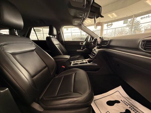 Used 2021 Ford Explorer XLT w/ Equipment Group 202A image 29