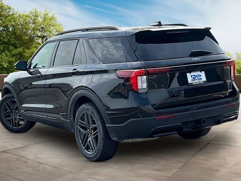 Used 2025 Ford Explorer ST-Line w/ ST-Line Street Pack image 9