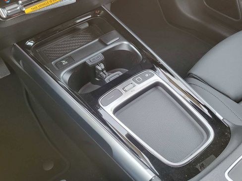 Used 2025 Mercedes-Benz EQB 350 4MATIC SUV image 30