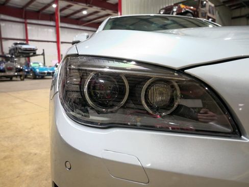 Used 2013 BMW 750Li xDrive AWD/4WD image 39