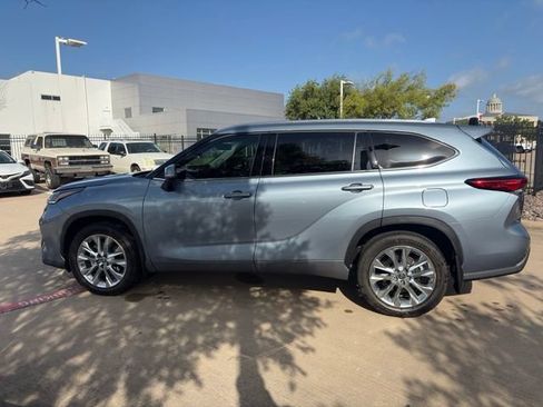 Used 2023 Toyota Highlander Limited FWD image 8