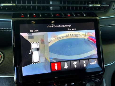 Used 2023 Jeep Grand Cherokee Limited w/ Luxury Tech Group II image 27