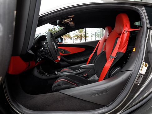 Used 2019 McLaren 570S Coupe RWD image 28
