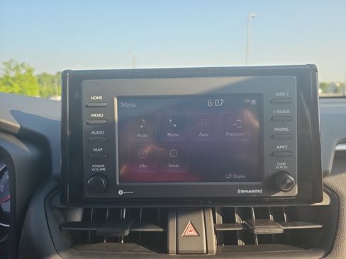 Used 2021 Toyota RAV4 XLE w/ Convenience Package FWD image 23