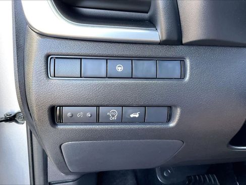 Used 2024 Nissan Rogue SV image 32