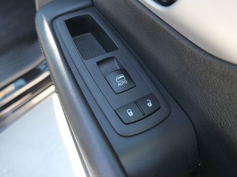 Used 2025 Chrysler Pacifica Limited FWD image 26