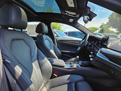 Used 2018 BMW 530i xDrive image 10