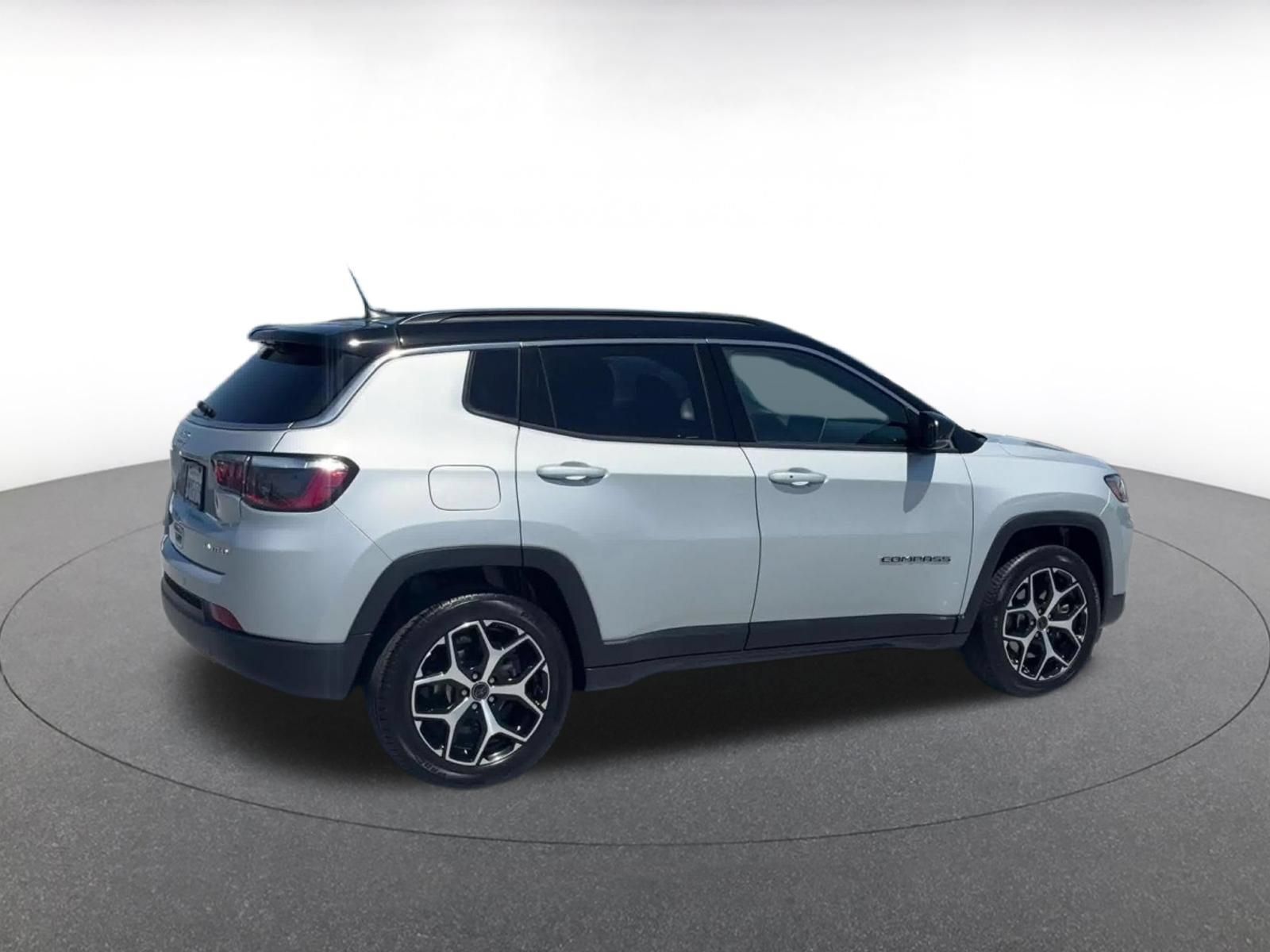 Used 2025 Jeep Compass Limited AWD/4WD image 14