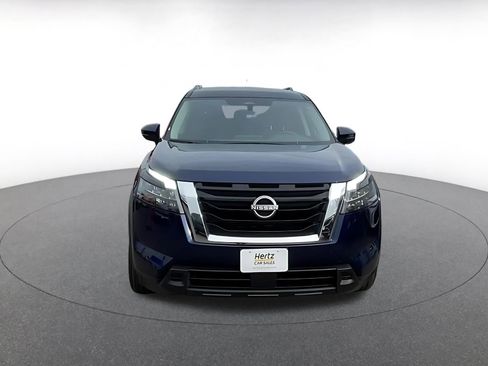 Used 2025 Nissan Pathfinder SV image 4