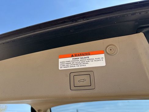 Used 2012 Hyundai Veracruz Limited w/ Navigation Pkg image 17