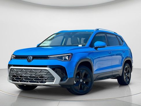 New 2026 Volkswagen Taos SE image 1