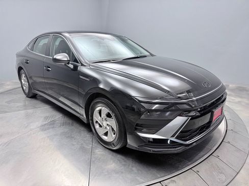 Used 2025 Hyundai Sonata SE image 3