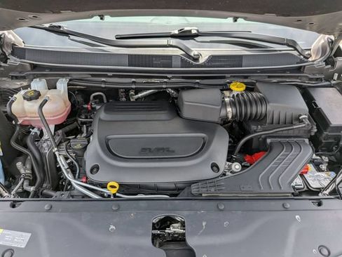 Used 2022 Chrysler Pacifica Touring-L AWD/4WD image 33