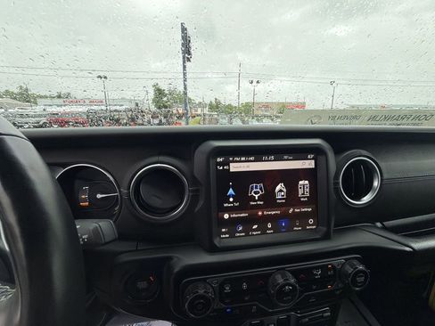Used 2023 Jeep Wrangler Unlimited Sahara w/ Cold Weather Group AWD/4WD image 16