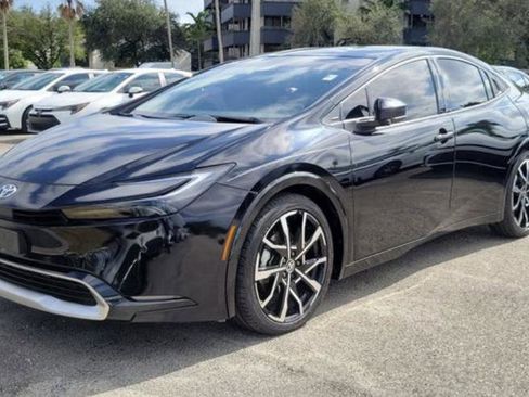 Used 2025 Toyota Prius Plug-In Hybrid image 15