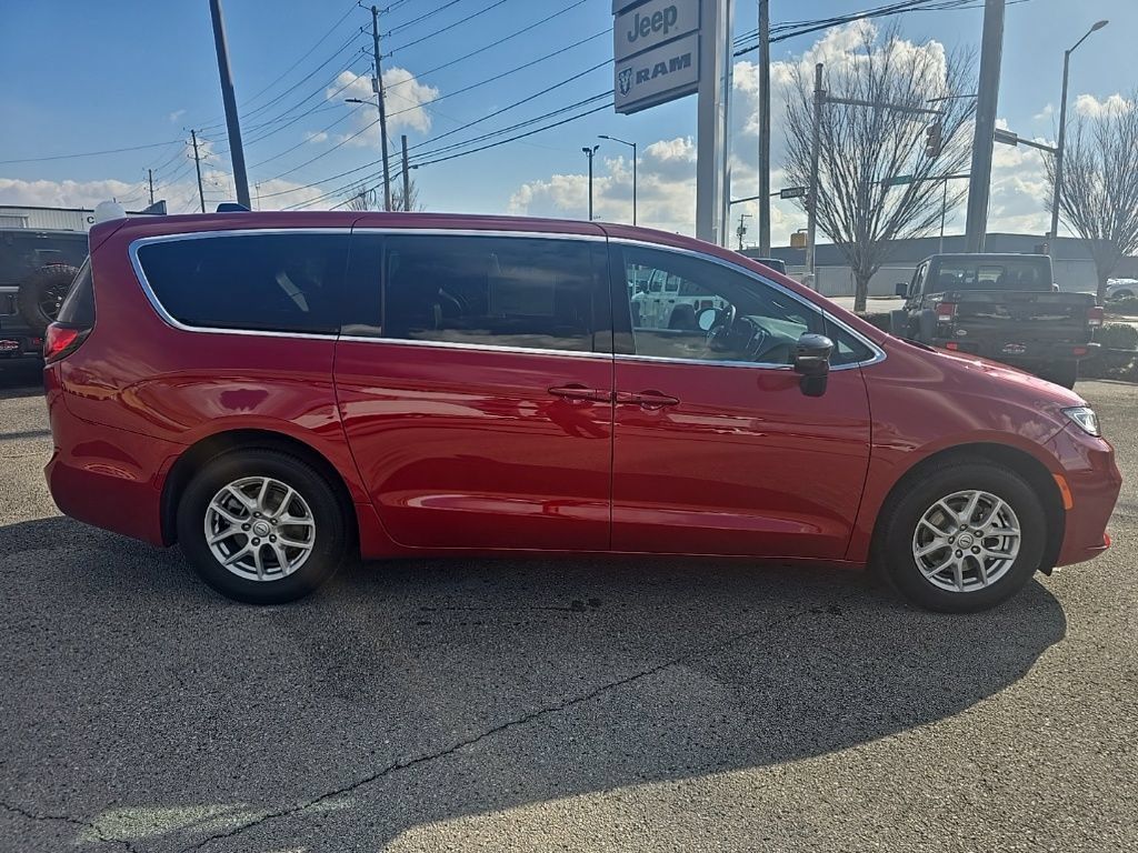 New 2026 Chrysler Pacifica Select FWD image 2