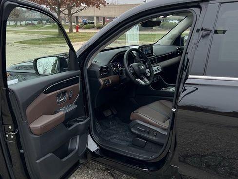 Certified 2025 Honda Pilot Elite image 19
