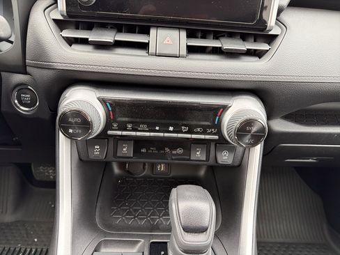 Used 2023 Toyota RAV4 XLE image 21