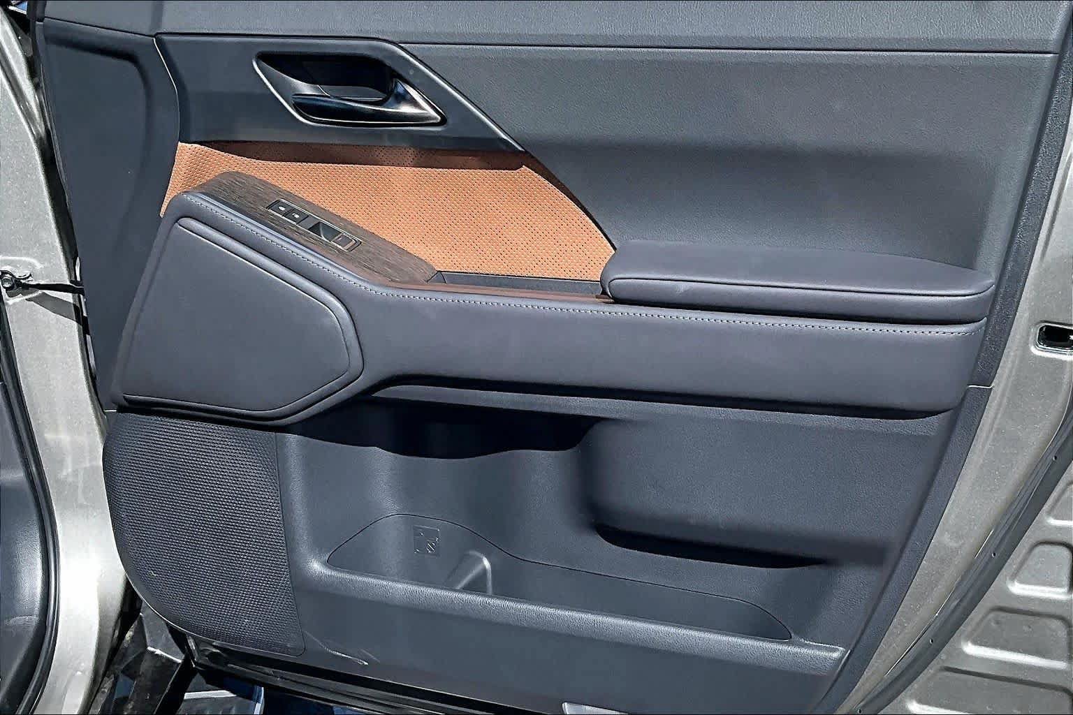 Certified 2026 Lexus GX 550 w/ Cold Area Package AWD/4WD image 22