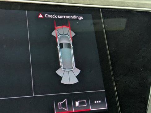 Used 2022 Audi e-tron Premium w/ Convenience Plus Package image 33