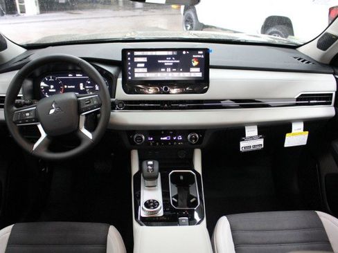 New 2026 Mitsubishi Outlander SE image 20