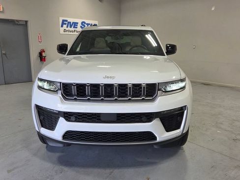 New 2026 Jeep Grand Cherokee L Limited w/ Luxury Tech Group II RWD image 2