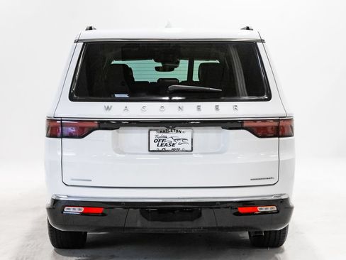 Used 2023 Jeep Wagoneer L Series III w/ Convenience Group I AWD/4WD image 33