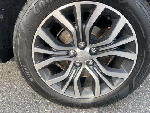 Used 2018 Mitsubishi Outlander SEL image 34