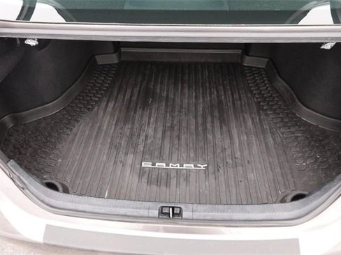 Used 2022 Toyota Camry SE image 7