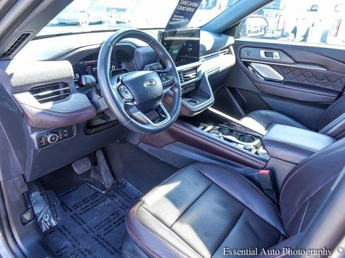 Certified 2025 Ford Explorer Platinum w/ LUX Leather Package AWD/4WD image 10