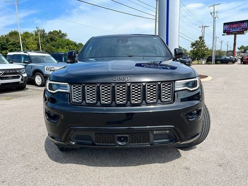 Used 2022 Jeep Grand Cherokee Laredo X AWD/4WD image 2
