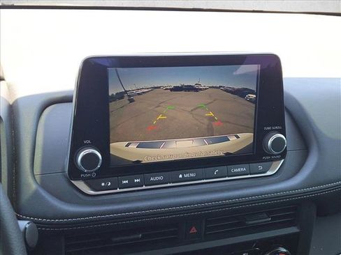 Used 2025 Nissan Rogue S FWD image 12