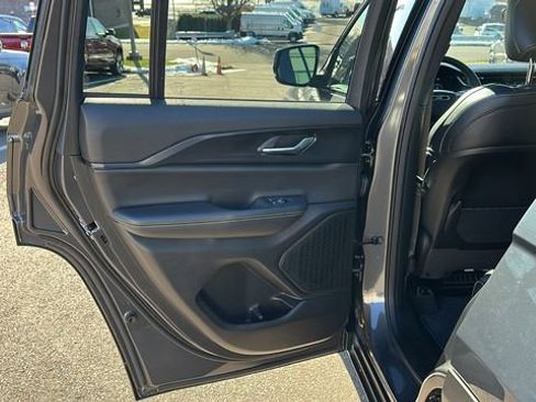 Used 2025 Jeep Grand Cherokee Altitude image 20