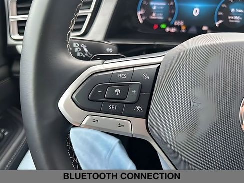 Used 2025 Volkswagen Atlas Cross Sport SE FWD image 19