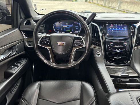 Used 2016 Cadillac Escalade ESV Platinum image 29
