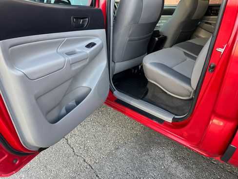 Used 2015 Toyota Tacoma 4x4 Double Cab w/ TRD Sport Package image 13