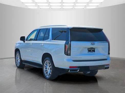 Used 2022 Cadillac Escalade Premium Luxury image 4