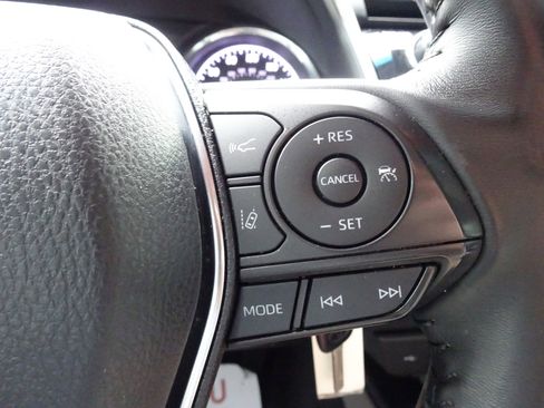 Used 2020 Toyota Camry SE image 21