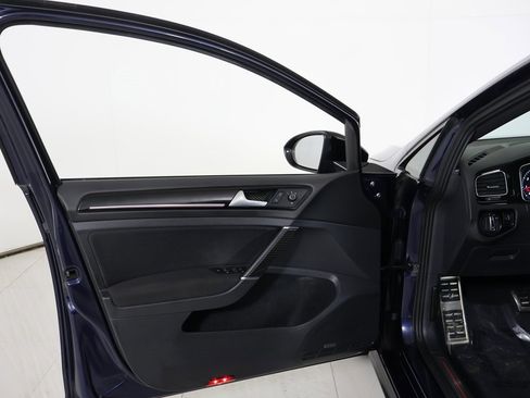 Used 2017 Volkswagen GTI Sport image 20